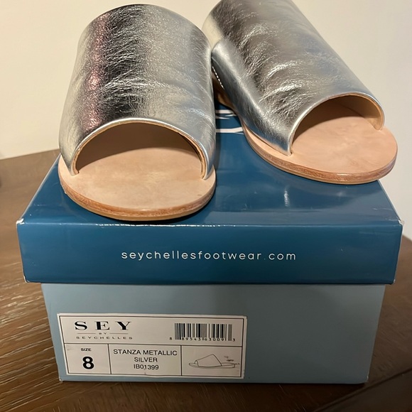 Sey by Seychelles silver flat shoe - Picture 1 of 3